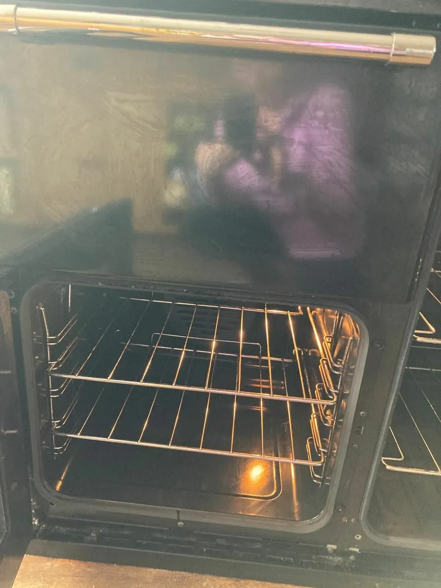 Belling range cooker and matching extractor fan - Image 2