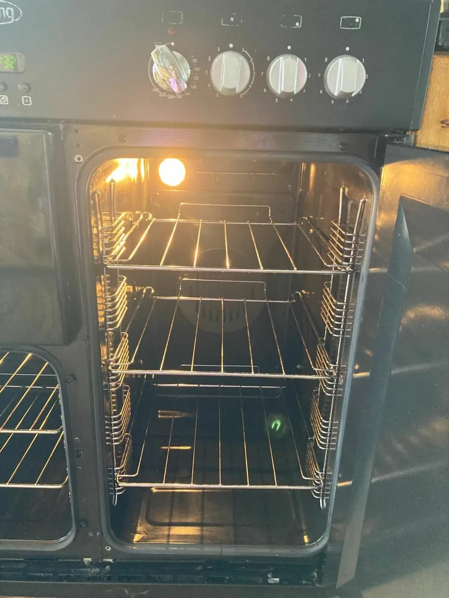 Belling range cooker and matching extractor fan - Image 3