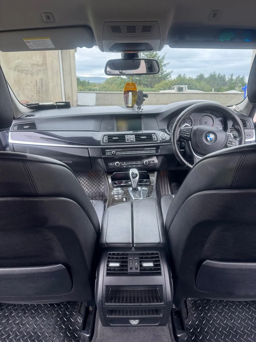 BMW 5-Series 2012 - Image 4