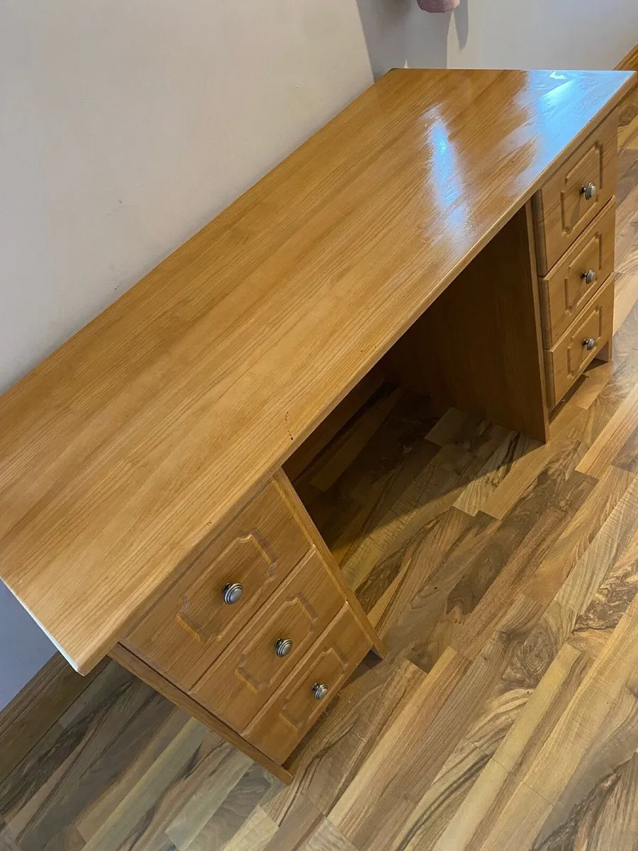 Large solid wood dressing table / desk - Image 3