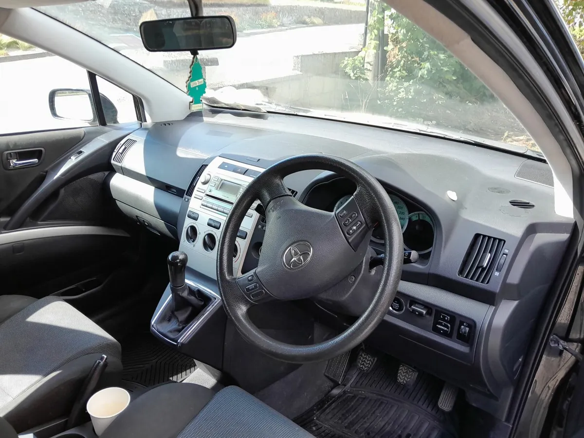 Toyota Corolla 2005 - Image 1