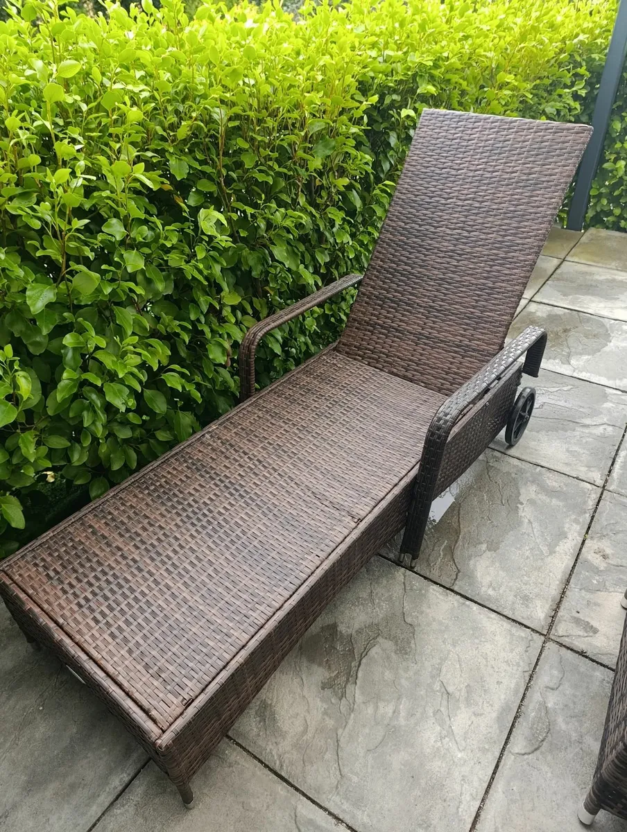 Rattan garden lounger - Image 2