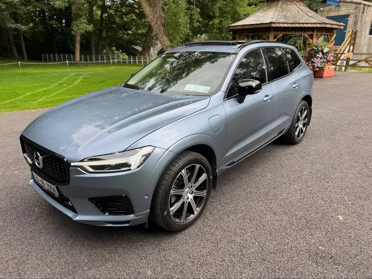 Volvo XC60 2018 T8 Hybrid - Image 2