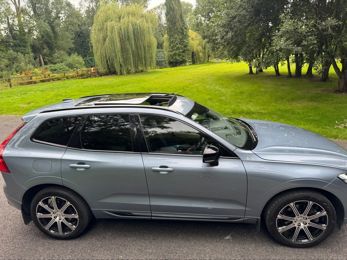 Volvo XC60 2018 T8 Hybrid - Image 4