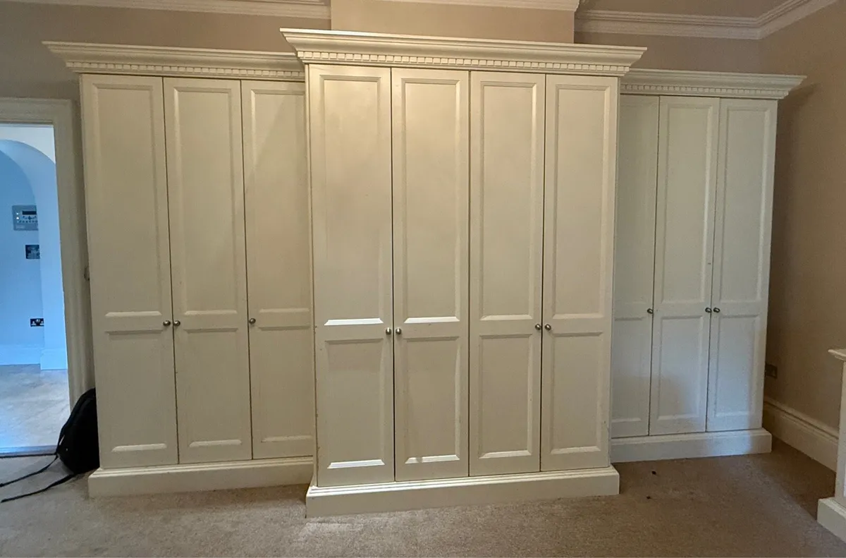 Storage units with doors - Image 1