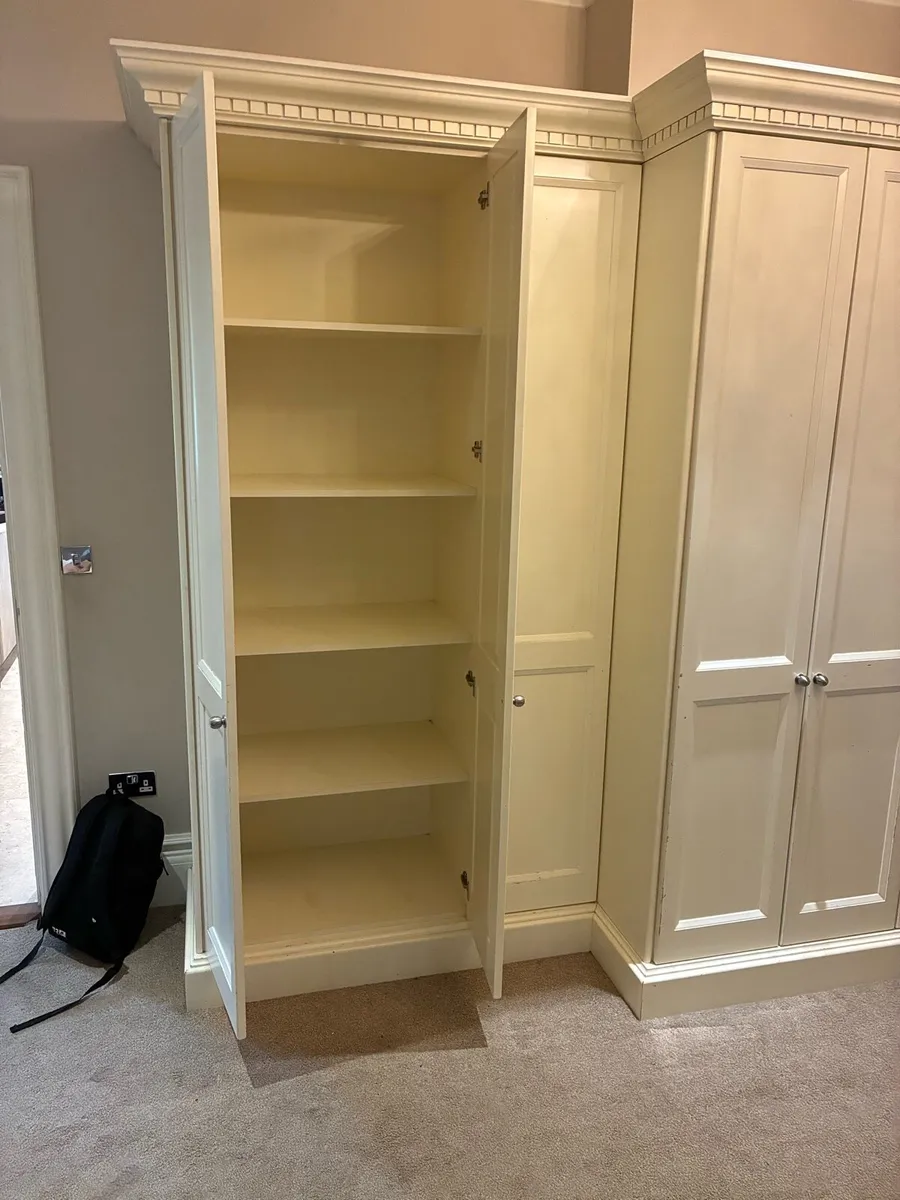 Storage units with doors - Image 4