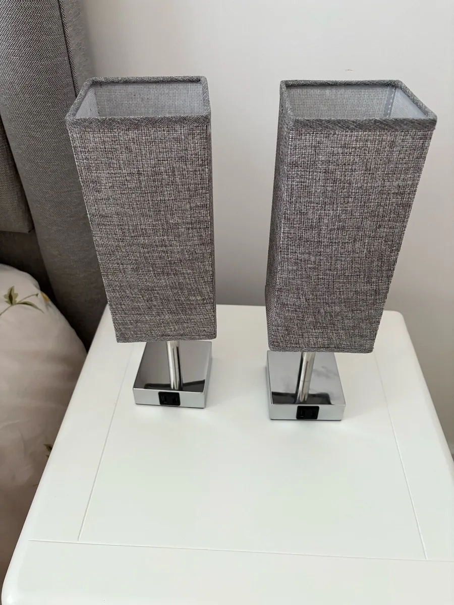 Bedside lamps x 2 - Image 1