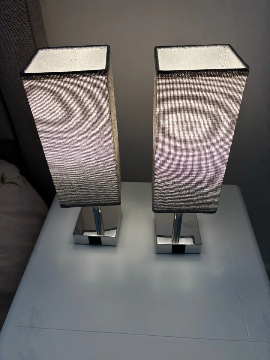 Bedside lamps x 2 - Image 3