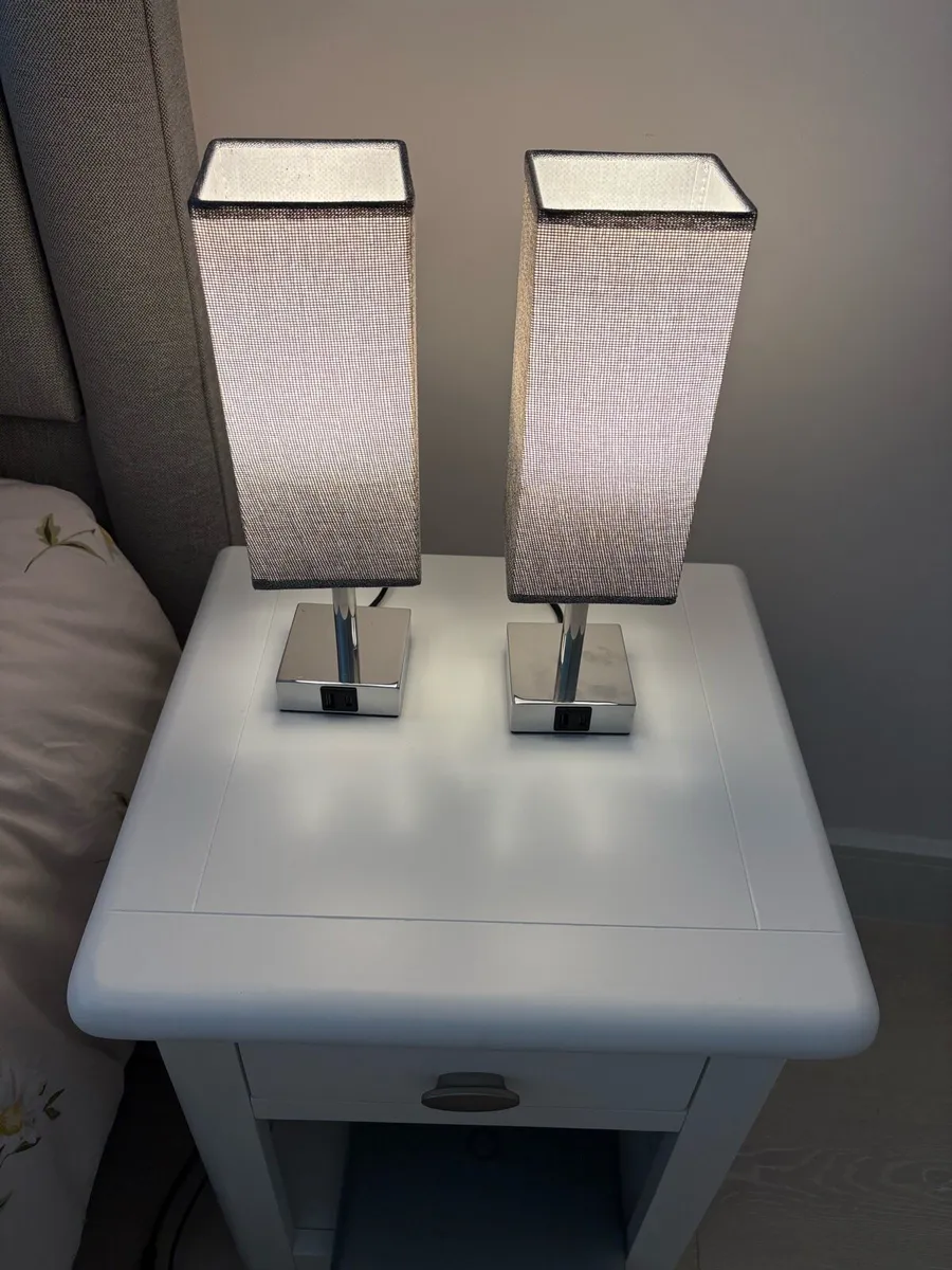 Bedside lamps x 2 - Image 4
