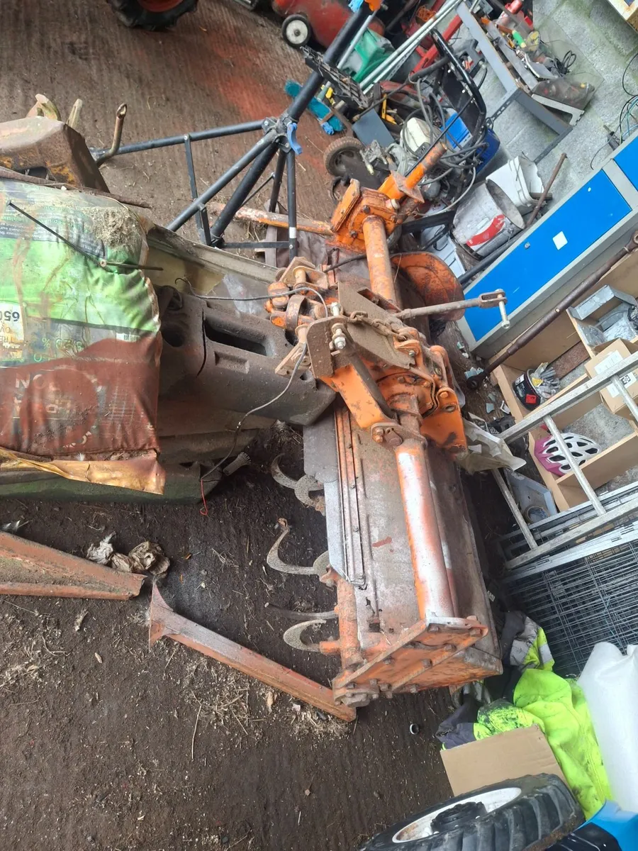 Compact tractor - Image 1