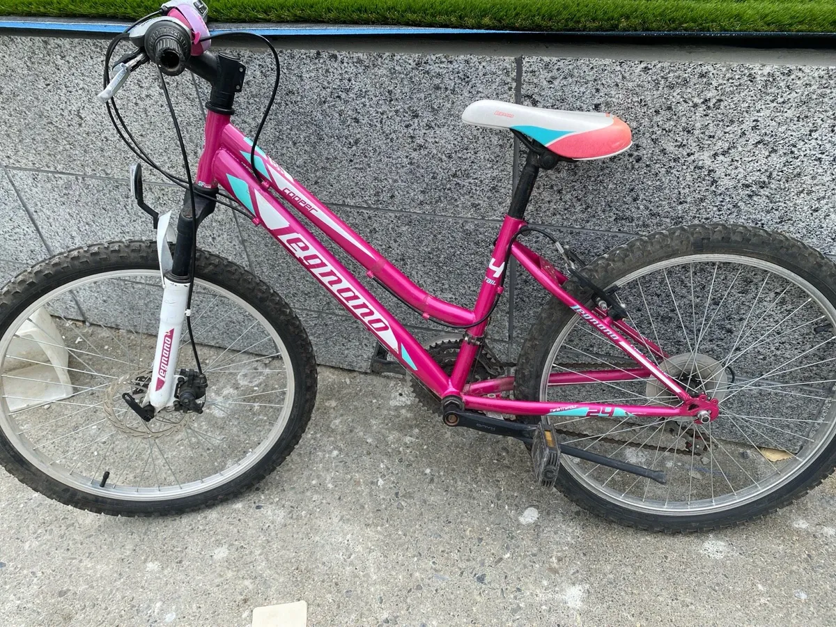 Girls glossy pink bike age 8-12 - Image 1