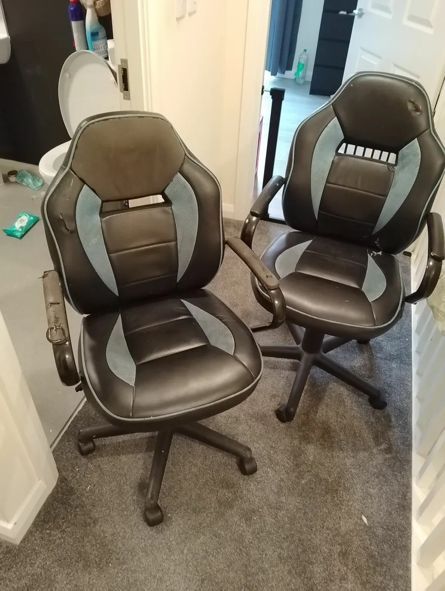 2 Gaming chairs