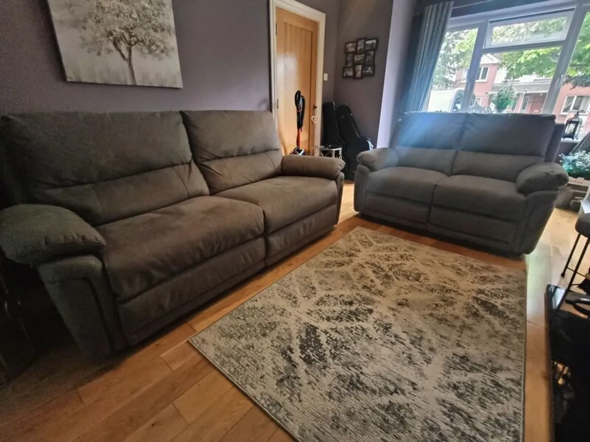 3+2 Grey sofa suite - good as new - Image 1