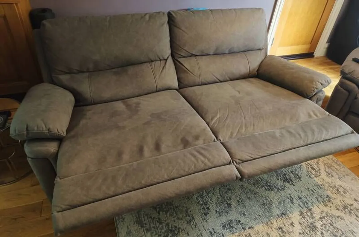 3+2 Grey sofa suite - good as new - Image 4