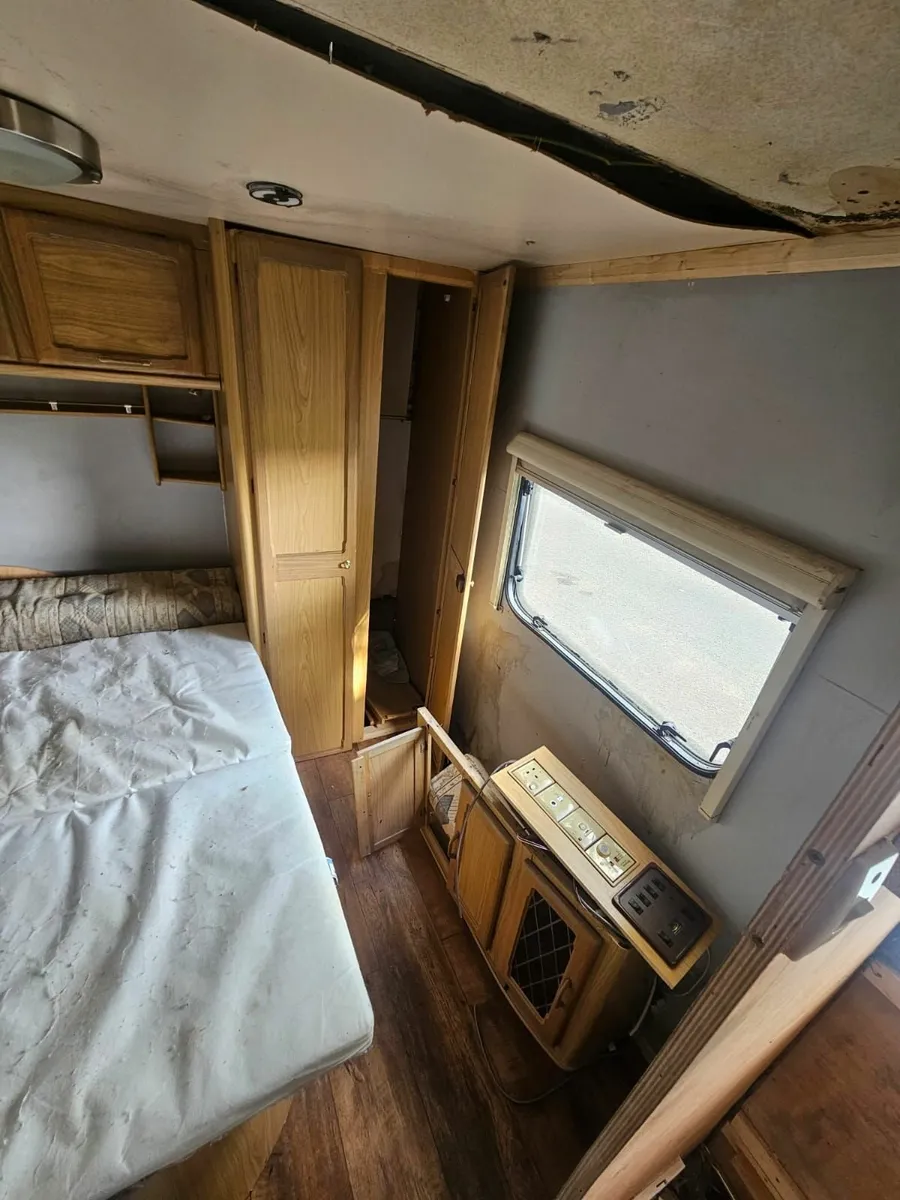 Caravan - Image 3
