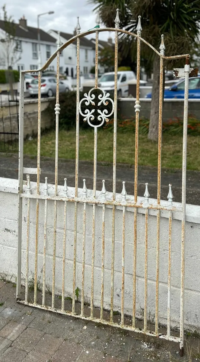 Gate