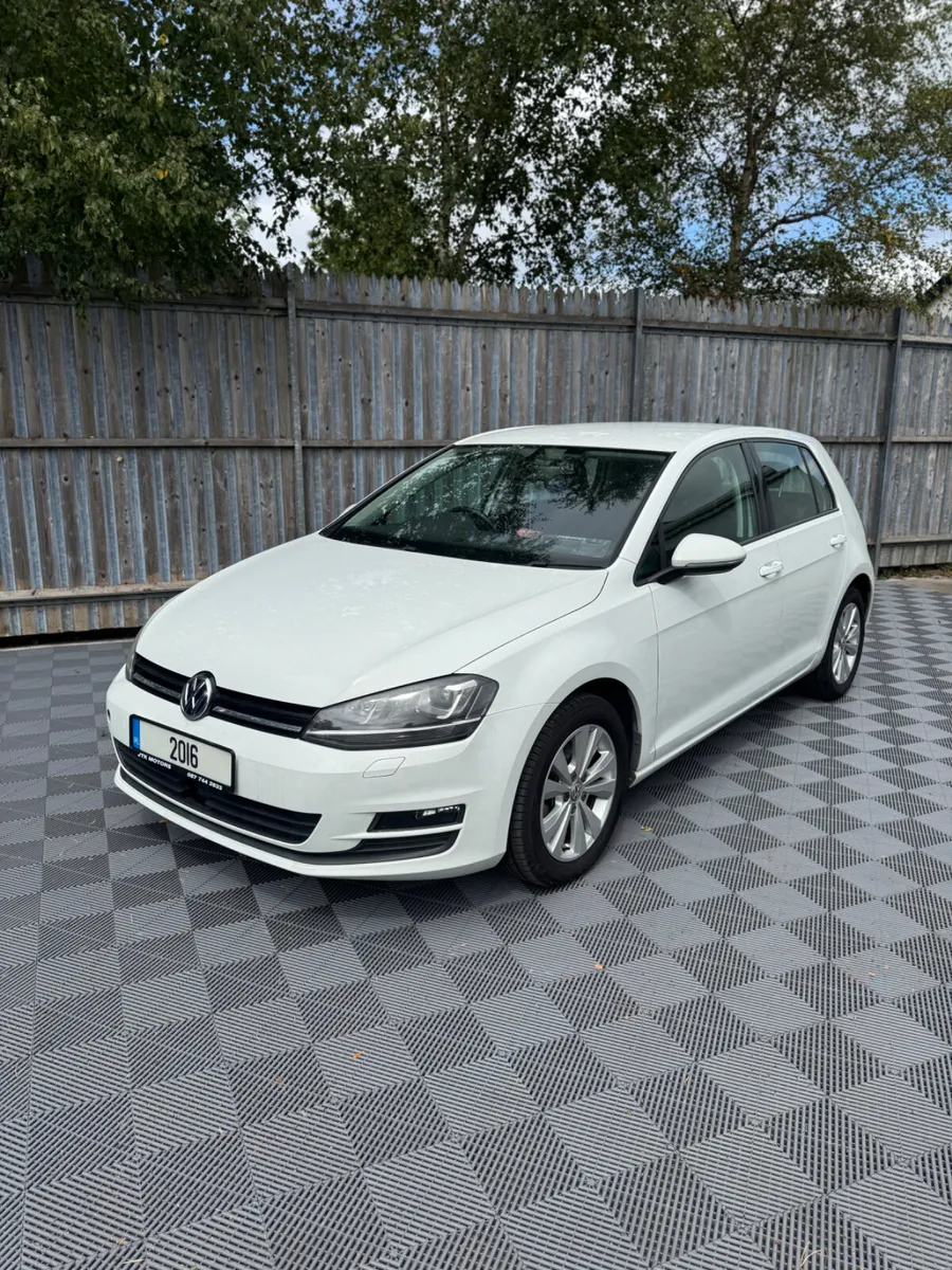 Volkswagen Golf 1.2 TSI 2016 - Image 1