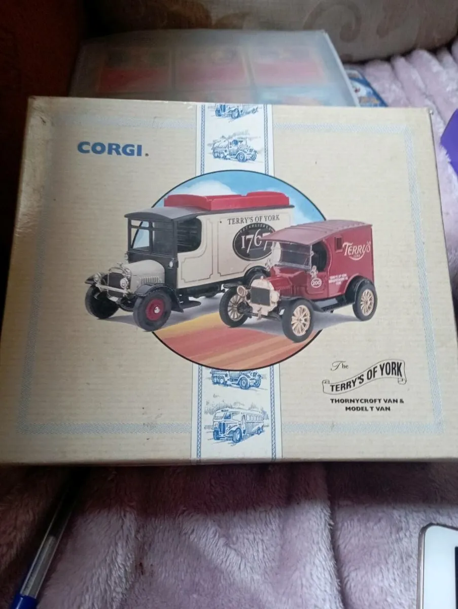 CLASSIC COMMERCIALS  TERRY'S OF YORK  VAN  BOXSET. - Image 1