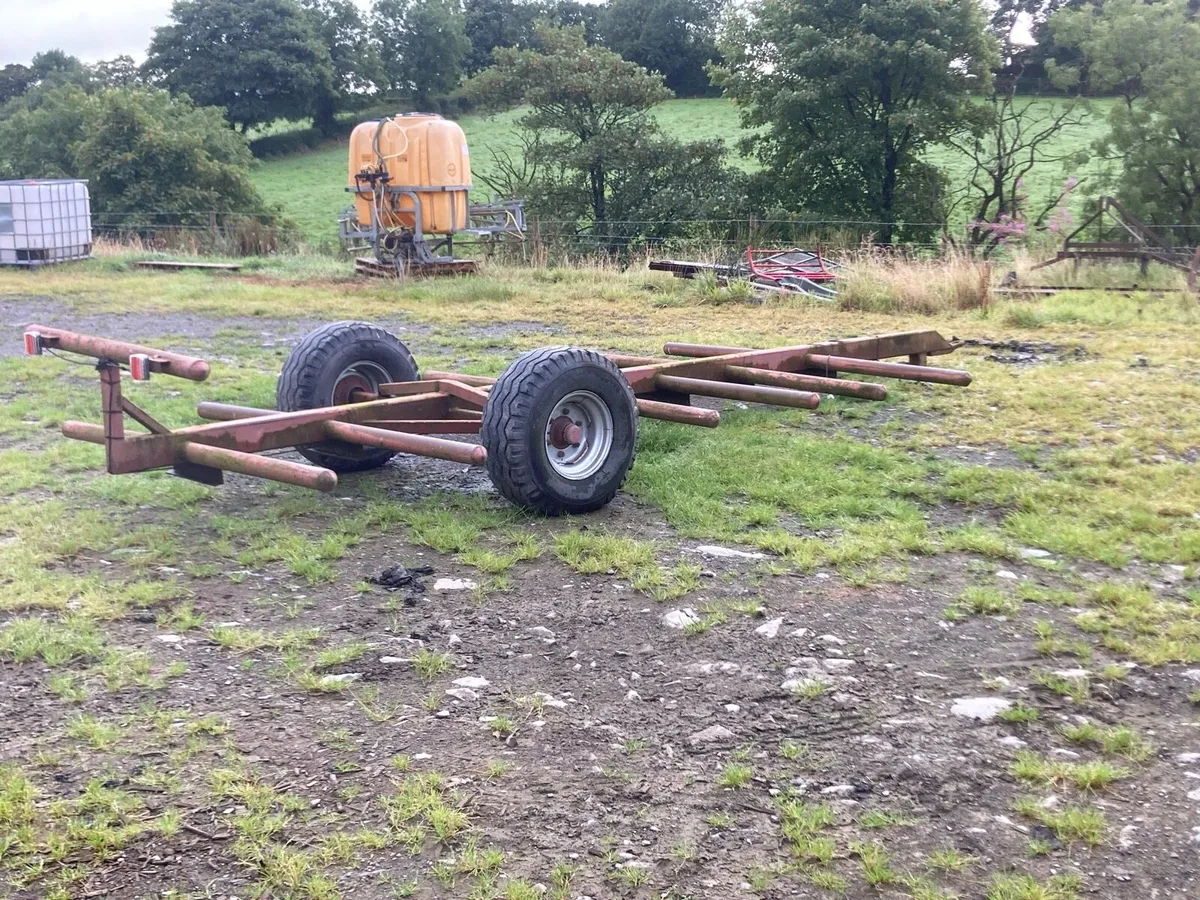 6 bale trailer - Image 1
