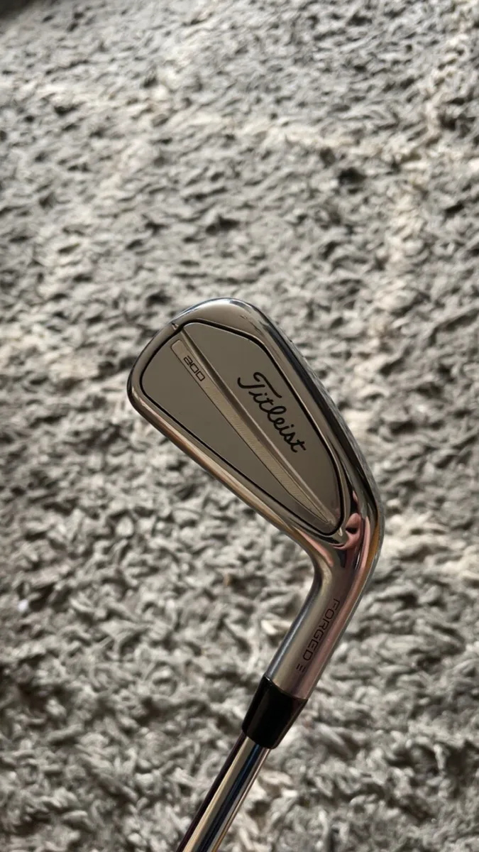 Titleist T200 Driving Iron - Image 1