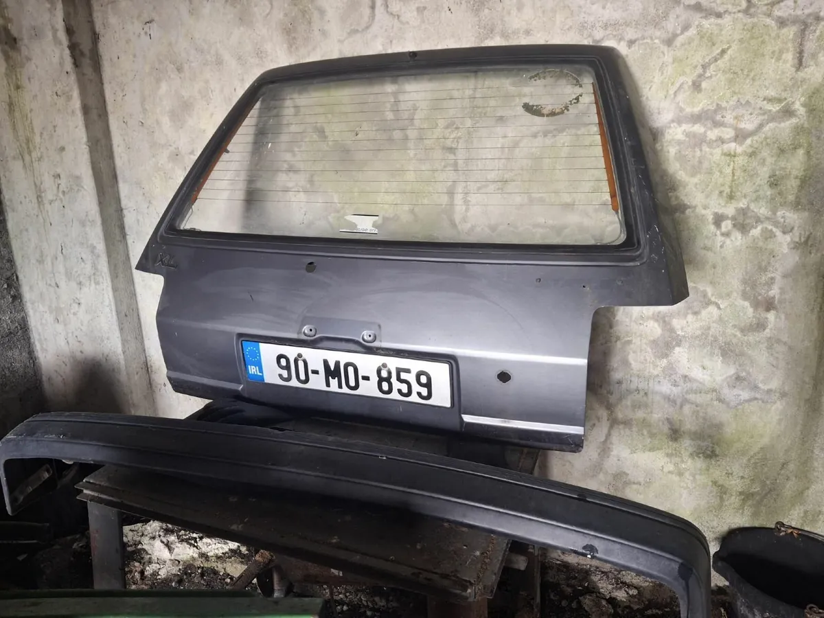 BACK BOOT DOOR FOR A BOX TYPR STATLET