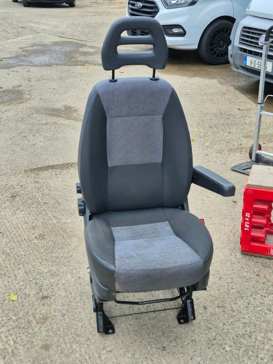 Drivers seat - Image 1