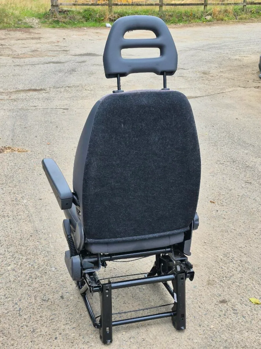 Drivers seat - Image 4
