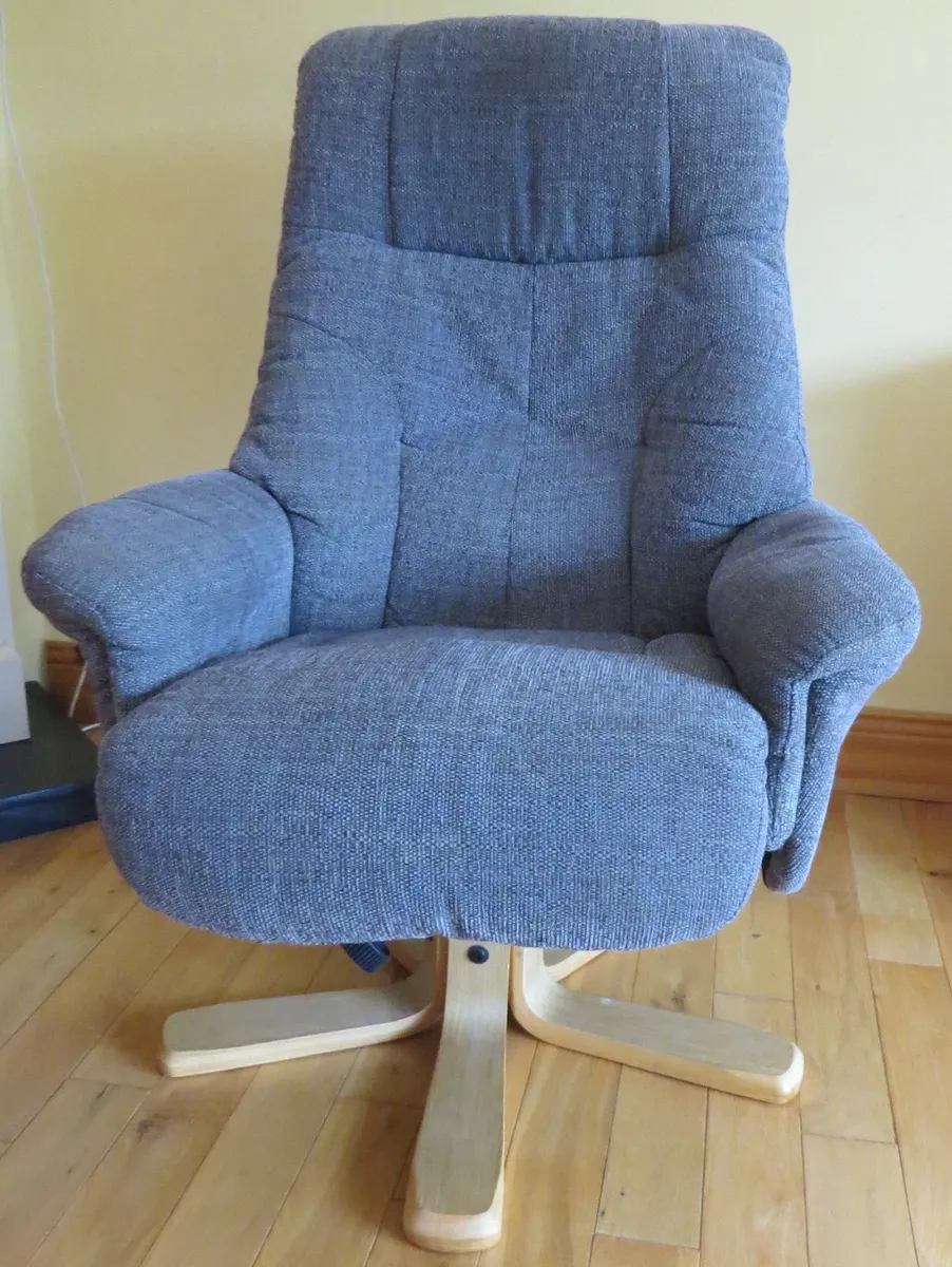 swiveling chair plus foot stool....... bargain !!! - Image 1