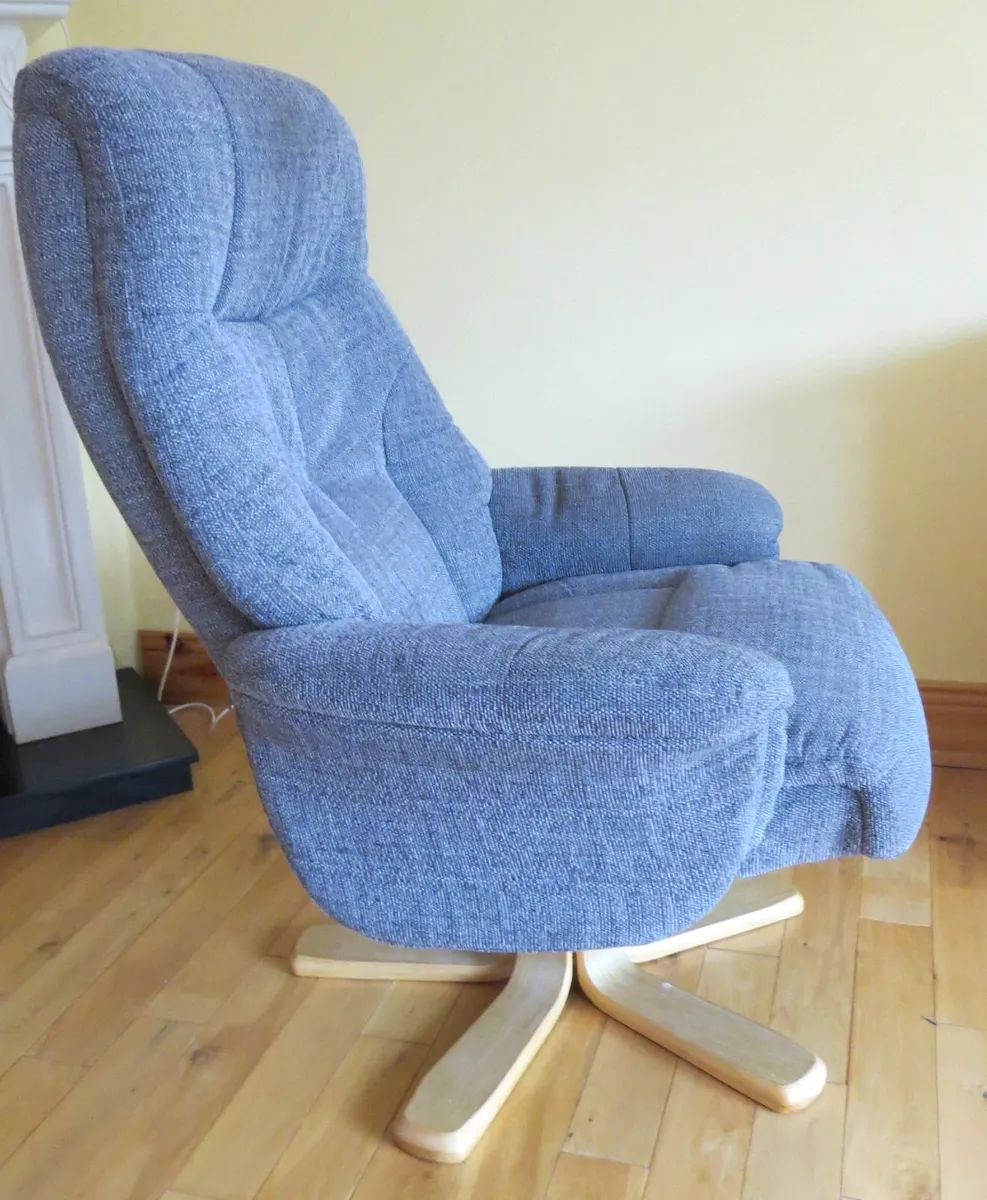 swiveling chair plus foot stool....... bargain !!! - Image 4