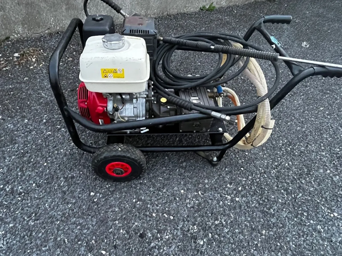 Pressure washer - Image 2