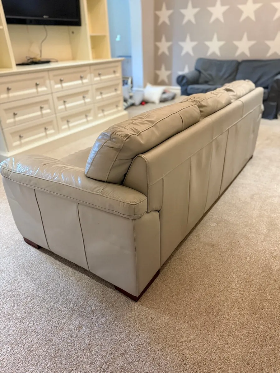 Couch - Image 2