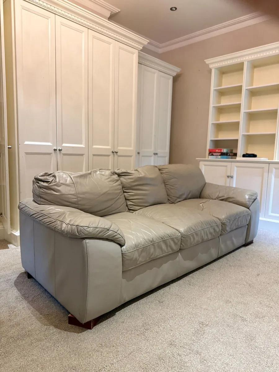 Couch - Image 3