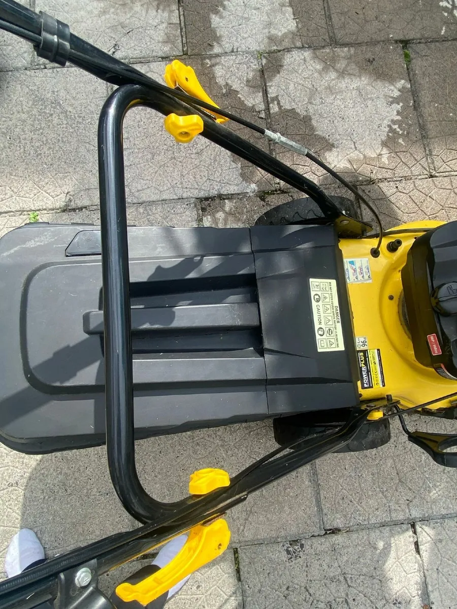 Petrol lawn mower - Image 3