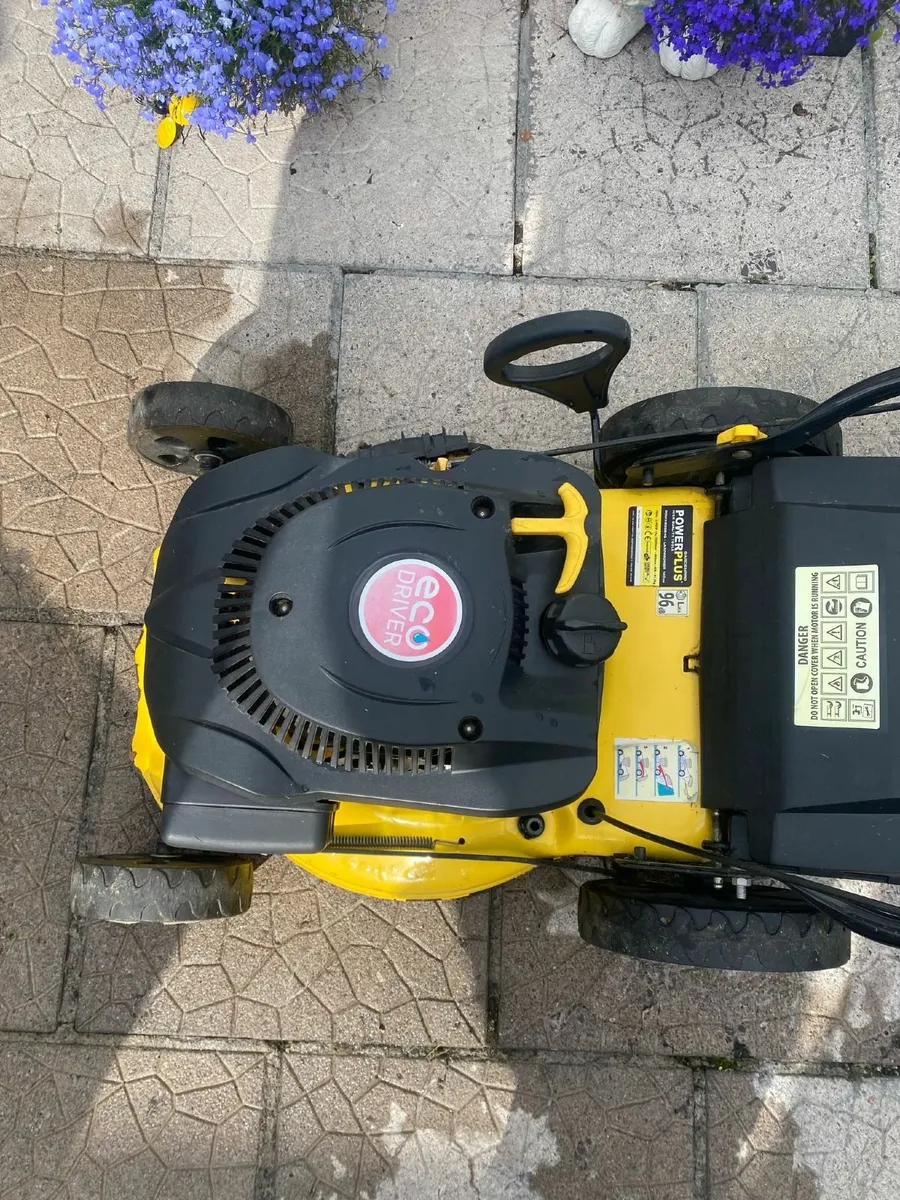Petrol lawn mower - Image 4