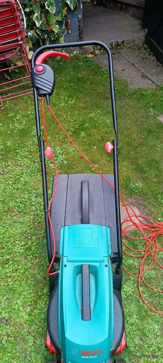 Bosch. 320er Electric Lawnmower - Image 2
