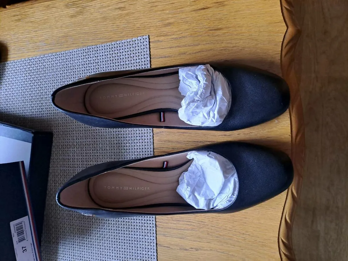 Black court shoe - Image 2