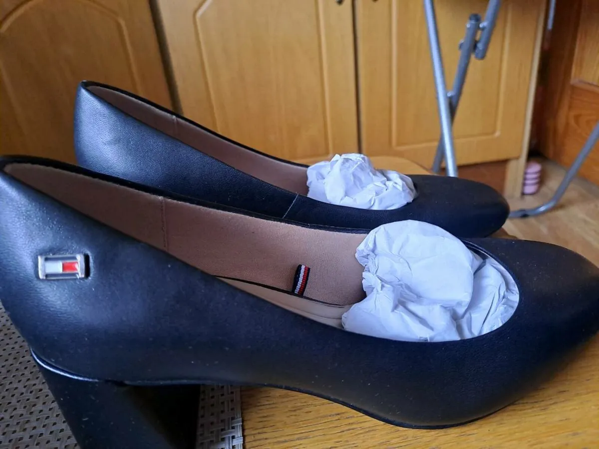 Black court shoe - Image 3