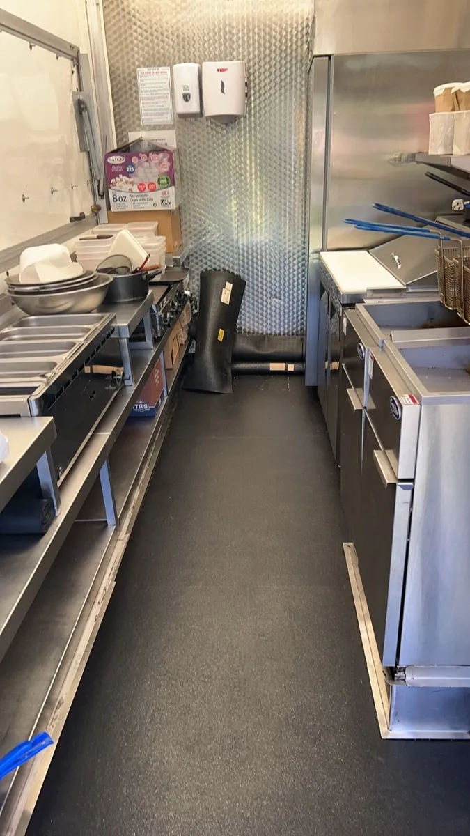 Food Truck - Image 1