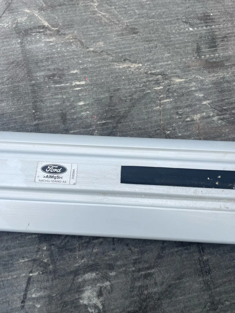 Genuine Ford Kuga Roof Bars - Image 4