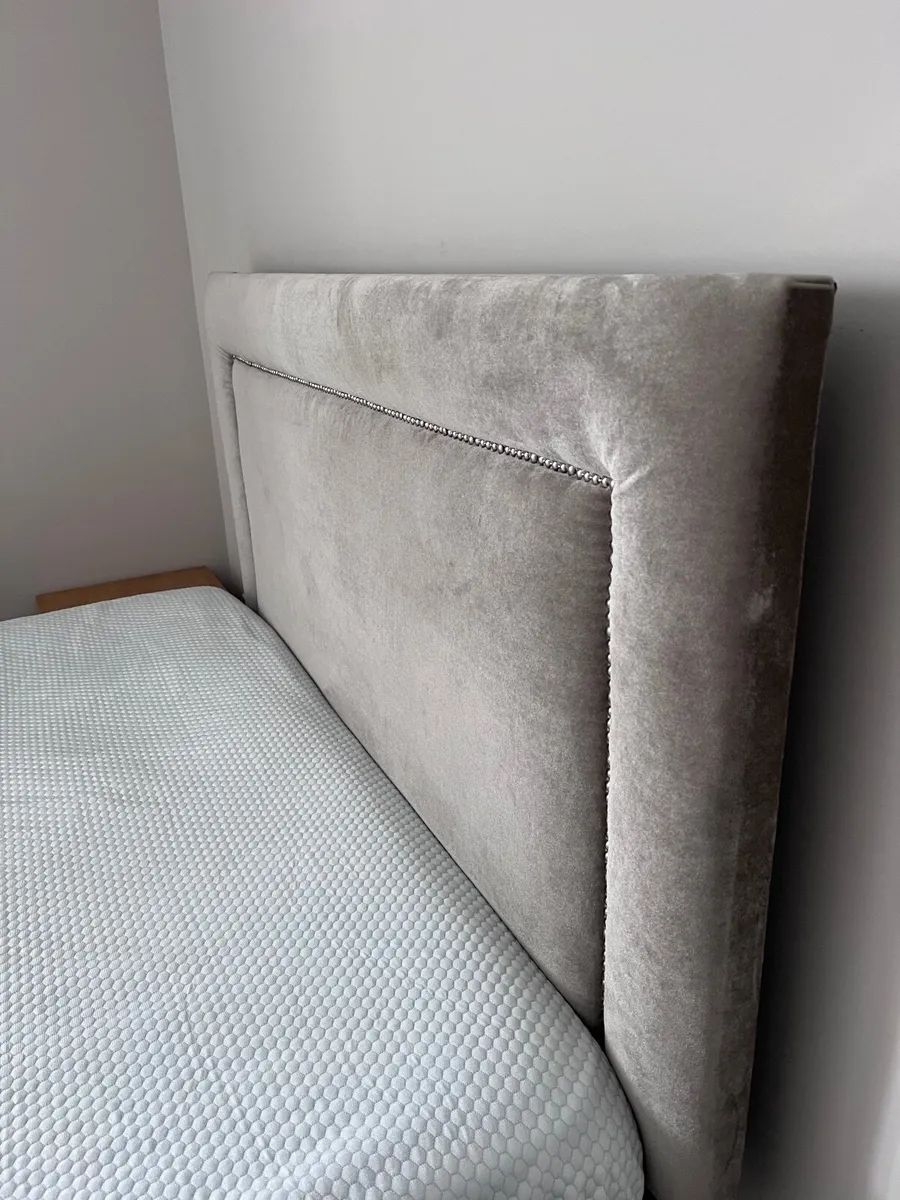 Double bed - Image 2