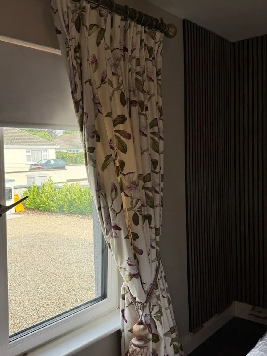 curtains - Image 1