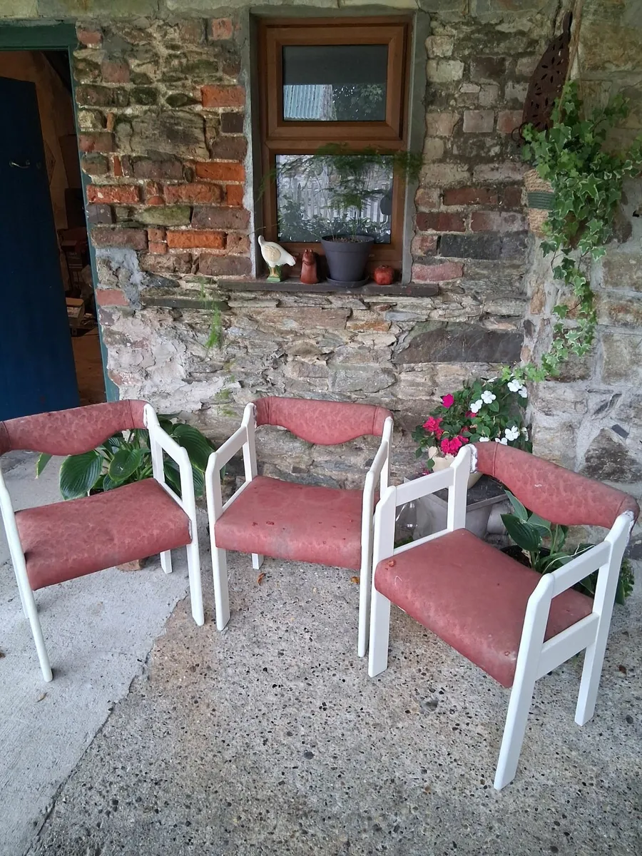 Vintage chairs x 3 - Image 1