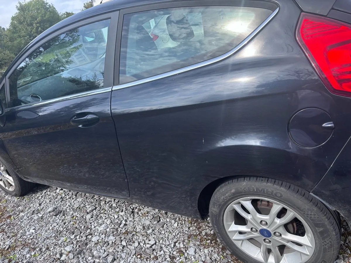Ford Fiesta 3 Door hatchback - Image 3