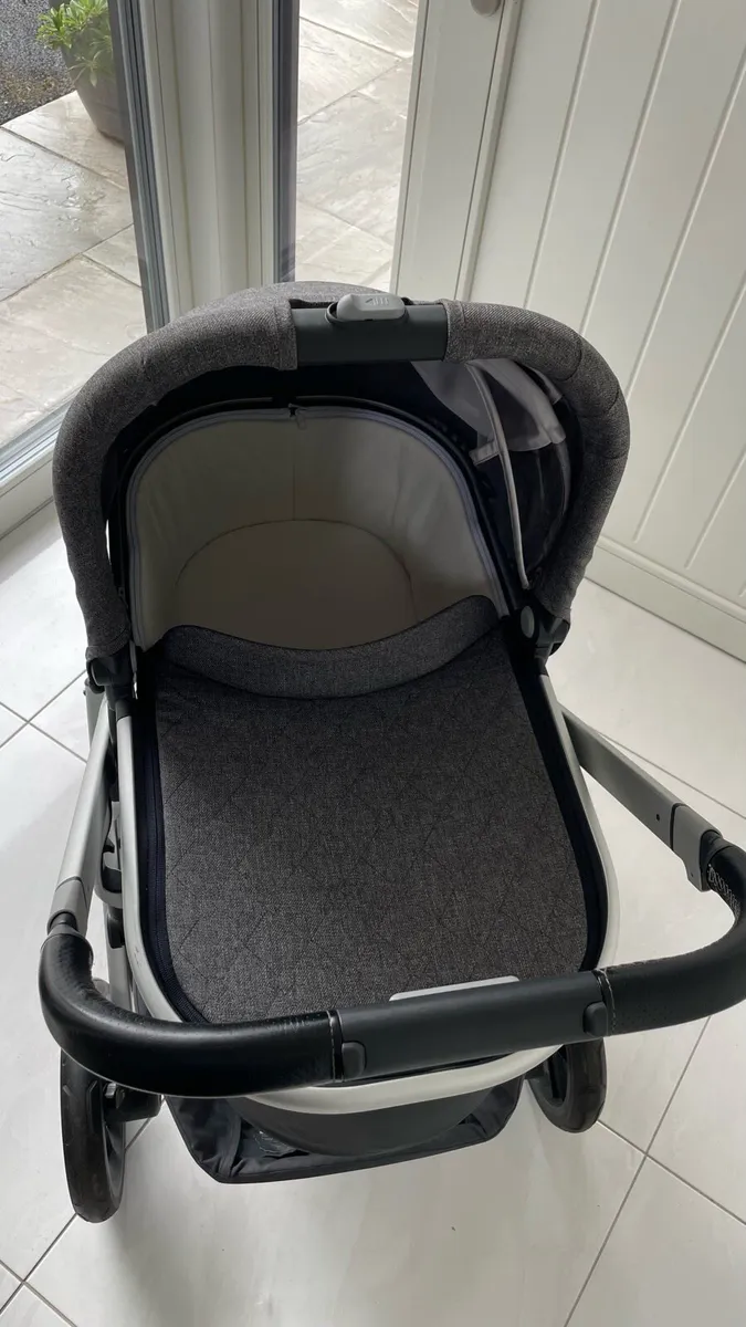 Uppababy vista FULL travel system - Image 3