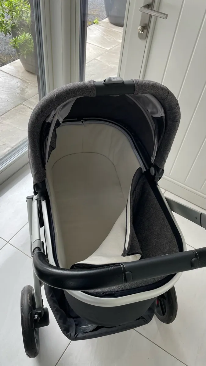 Uppababy vista FULL travel system - Image 4