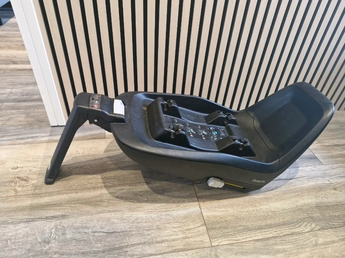 Car seats & base - Image 3