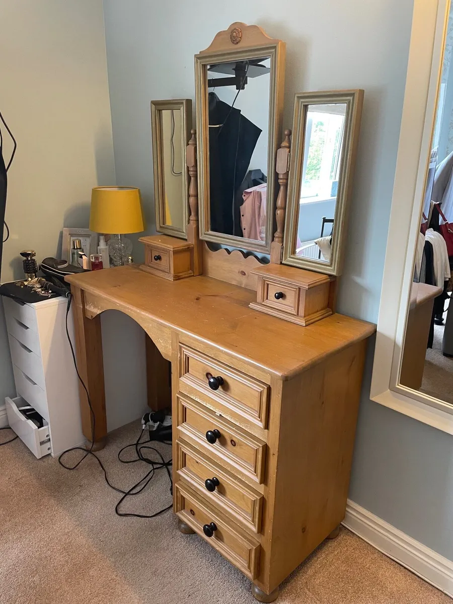 Dressing table - Image 1