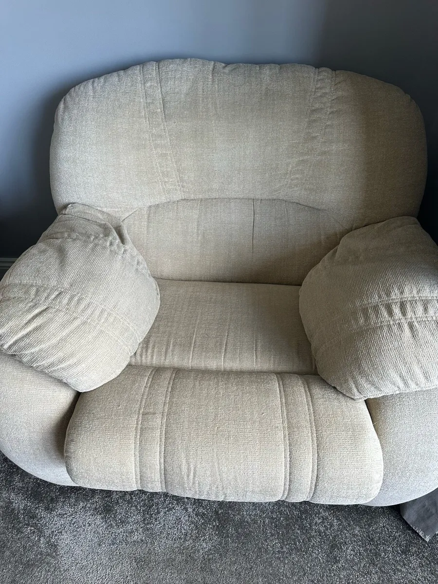 Three piece suite - Image 2