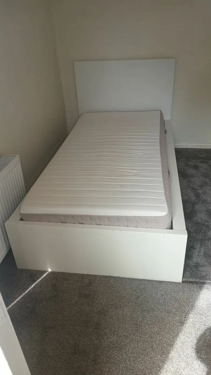 A single bed - Image 1