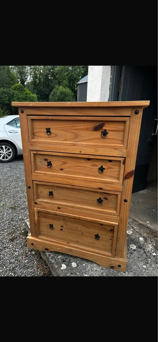 Chest of drawers